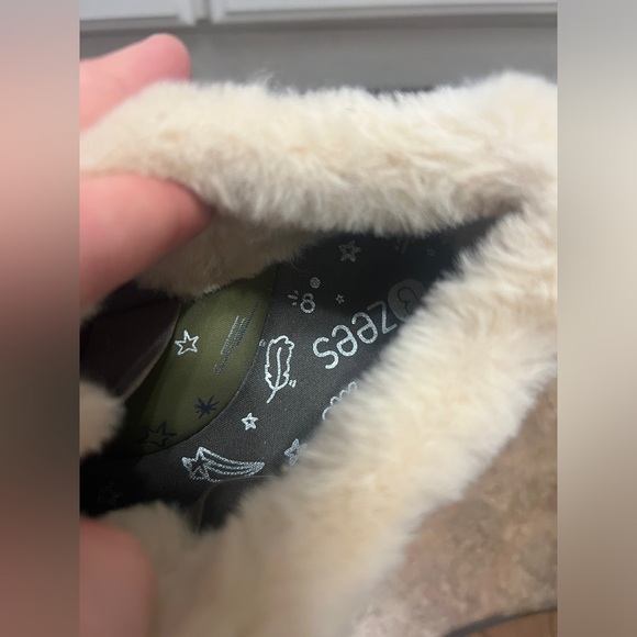 New Fuzzy slip-on shoes - Picture 7 of 8